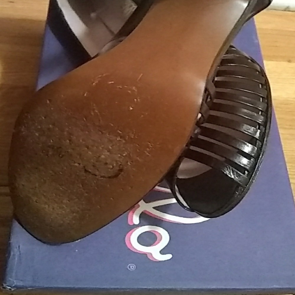 Shoes - Picture 5 of 6